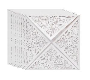 Élégantes invitations de mariage découpées au laser blanc avec roses et pliage carré
