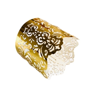 Involucro per candele tealight dorato tagliato al laser con motivi floreali traforati