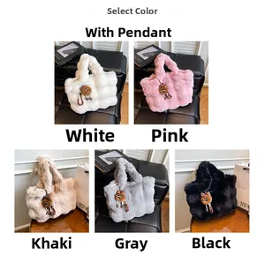 Sacs cabas en fausse fourrure de lapin en cinq couleurs avec breloques léopard et texture