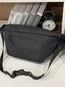 Sac Bandoulière en Nylon Quadrillé de Grande Capacité pour Femmes Style Japonais Sac de Poitrine Décontracté avec Sangle Réglable