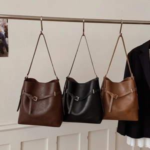 Detailed display of three large retro bucket bags in dark brown, black, and light coffee colors