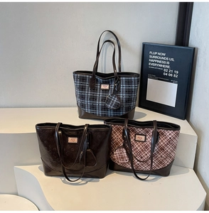 Three premium large-capacity tote bags with textured patterns and mini coin pouches