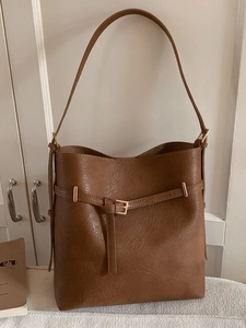 Women Vintage PU Leather Bucket Bag Large Capacity Commuter Shoulder Bag With Metal Buckle Retro Crossbody Bag Trendy Tote