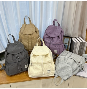 Sacs à dos en nylon en cinq couleurs avec fermeture à cordon et poches frontales