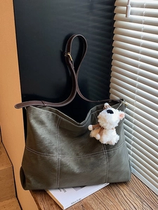 Grand sac cabas vintage vert avec surpiqûres blanches et pendentif chiot mignon
