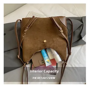 Capacité interne du sac cabas en daim marron avec rangement pour téléphone et soins
