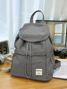 Sac à Dos en Nylon Léger pour Femmes Grande Capacité Sac d'École Décontracté avec Rabat Sac à Dos de Voyage Chic
