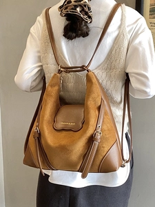 Sac bandoulière vintage bicolore caramel et marron foncé en daim et cuir souple