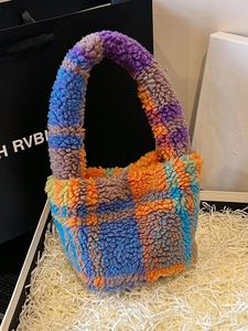 Women Fashion Plush Checkerboard Handbag Casual Plaid Bucket Bag Winter Soft Furry Tote Commuting Daily Shopping Bag