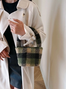 Fuzzy plaid bucket handbag in green and black plush fabric for women's autumn style