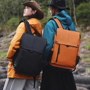 Sacs à dos de plein air noirs et orange en tissu imperméable et grande capacité