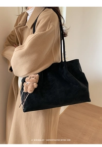Retro black matte tote bag with vertical stitching and cute plush bear charm decoration