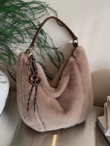 Large Capacity Women Plush Faux Fur Tote Bag Winter Shoulder Bag With Decorative Pendant Solid Color Soft Hobo Bucket Bag Fashion Casual Handbag