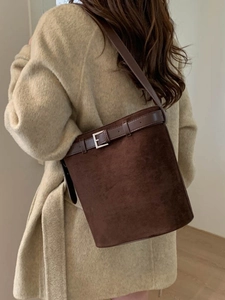 Sac Seau en Cuir PU Rétro pour Femmes Sac à Bandoulière Minimaliste Texture Daim Avec Boucle de Ceinture Sac à Main Chic de Banlieue