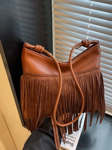 Borsa a secchiello vintage marrone con nappe eleganti e tracolla regolabile in corda