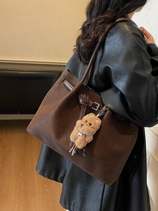 Damen Große Kapazität Geflochtene Tote Bag Vintage PU Leder Schultertasche Pendler Handtasche Mit Plüsch Bär Hund Anhänger Deko