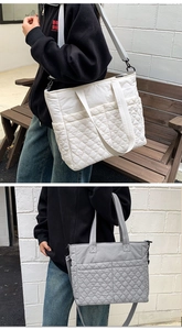 Sac fourre-tout matelassé spacieux avec bandoulière réglable en crème et gris