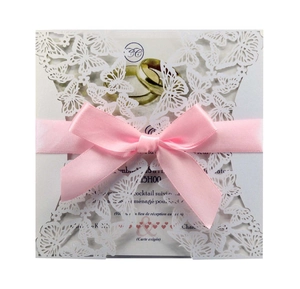 Lasergeschnittene Schmetterling Hochzeitseinladungskarten Perlmuttpapier Hohl Mit Bandschleife Innenblatt Und Umschlag
