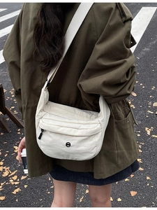 Minimalistische beige leichte Umhängetasche für Damen mit großem Fassungsvermögen