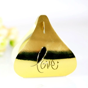 Boîte cadeau dorée miroir avec découpe LOVE au laser pour mariages et fêtes