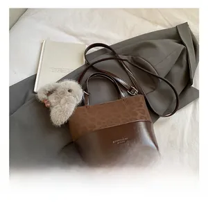 Detail of retro dark brown leopard print拼接bucket bag with plush rabbit charm