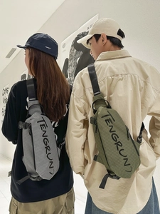 Moderne Urban-Brusttaschen in Grau und Olivgrün mit hochwertiger Gitterstruktur