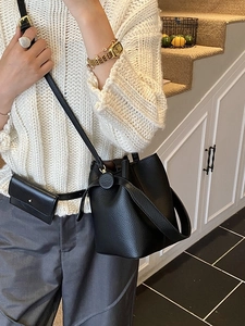 Classic black litchi pattern bucket bag with small pouch for versatile daily commute