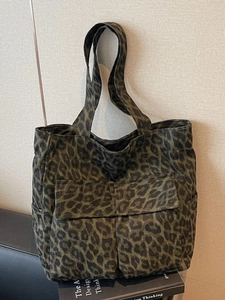 Fashion Leopard Camouflage Canvas Tote Bag Large Capacity Multi Pocket Shoulder Bag For Men Women Casual Shopping Handbag