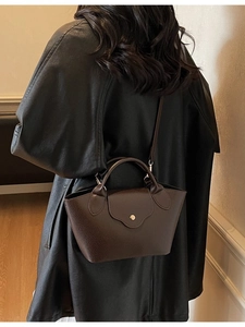 Women's dark brown bucket bag in litchi grain leather with gold clasp and top handle