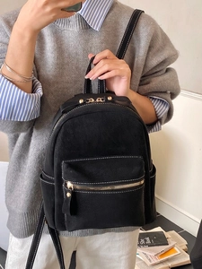 Mini sac à dos noir avec surpiqûres blanches et fermetures éclair dorées pour femme