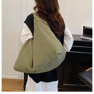 Olivgrüne Tragetasche aus Nylon mit wasserfestem Stoff und großem Fassungsvermögen