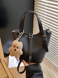 Bolso de Cubo de Cuero PU con Grano de Lichi para Mujer Bolso de Mano de Moda con Colgante de Oso de Peluche Bandolera