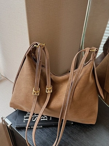 Vintage caramel brown hobo shoulder bag in matte faux leather with gold buckles