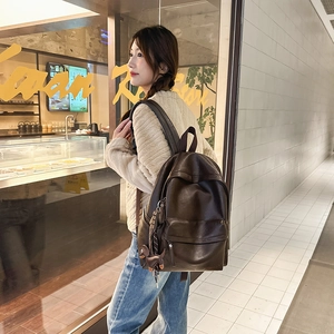 Sac à dos vintage en similicuir marron foncé avec charme chien mignon pour le quotidien