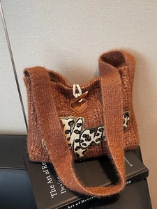 Vintage Knit Tote Bag Women Embroidered Leopard Letter Pattern Autumn Winter Soft Large Capacity Crossbody Shoulder Bag