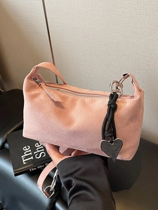 Sac Bandoulière Minimaliste pour Femmes avec Pendentif en Cœur Sac à Épaule Tendance pour le Quotidien