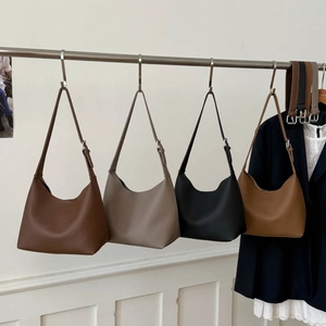 Minimalist pebbled leather hobo bucket bags in four versatile colors for winter 2025