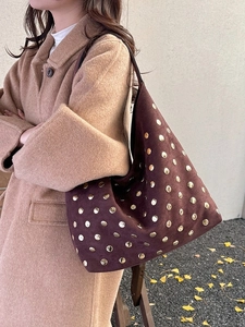 Vintage Large Capacity Rivet Tote Bag For Women Suede PU Hobo Shoulder Bag Commuter Versatile Studded Handbag For Daily Travel
