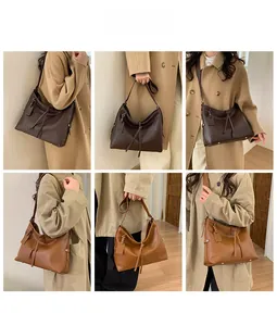 Collage de sacs cabas chics café et caramel portés avec un trench-coat d'automne