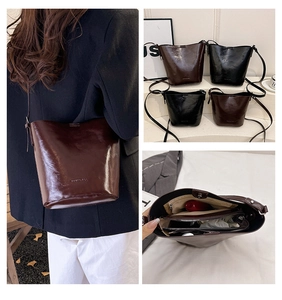 Detail view of vintage bucket bag featuring multi-layer compartments and smooth leather finish