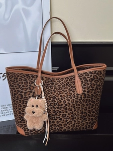 Large Capacity Leopard Print Tote Bag For Women PU Leather Fashion Casual Shoulder Bag With Plush Bear Pendant Underarm Bag