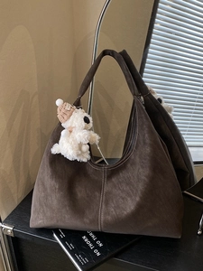 Retro Matte PU Leather Large Capacity Tote Bag For Women With Contrast Stitching And Cute Plush Bear Charm Shoulder Bag