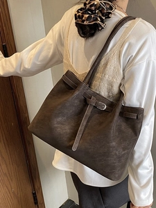 Women Large Capacity Matte PU Leather Tote Bag Retro Minimalist Commuter Shoulder Bag With Buckle Strap Soft Commuting Handbag