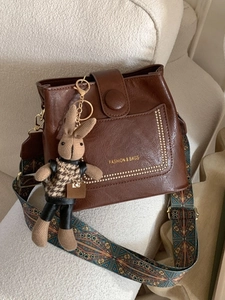 Vintage PU Leather Bucket Bag With Ethnic Pattern Wide Strap Rabbit Pendant Women Casual Crossbody Shoulder Messenger Bag