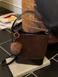 Women Vintage PU Leather Suede Patchwork Bucket Bag Large Capacity Shoulder Crossbody Bag With Plush Charm Fashion Handbag