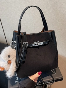 Borsa a Secchiello in PU e Camoscio a Contrasto Vintage da Donna Borsa a Mano Tracolla con Lucchetto in Metallo e Pendaglio in Peluche