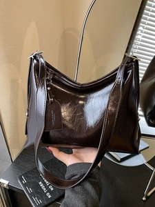 Large Capacity Women PU Leather Bucket Bag Vintage Glossy Wrinkled Shoulder Crossbody Bag Fashion Commuter Tote Bag For Women Daily Outfit