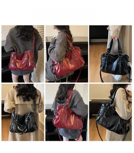 Vues multiples du grand sac fourre-tout en simili cuir montrant les styles bandoulière et épaule