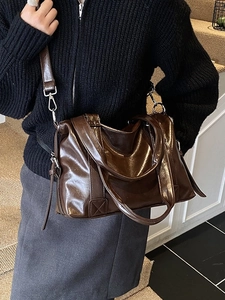 Retro dark brown large tote bag in glossy leather with adjustable strap for women