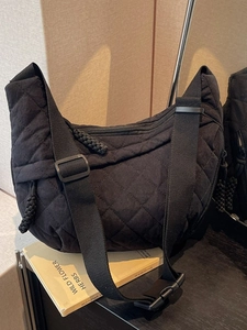 Women Large Capacity Quilted Rhombic Crossbody Bag Lightweight Polyester Half Moon Hobo Dumpling Bag Sporty Shoulder Bag